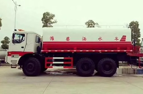 40噸寬體礦山灑水車圖片