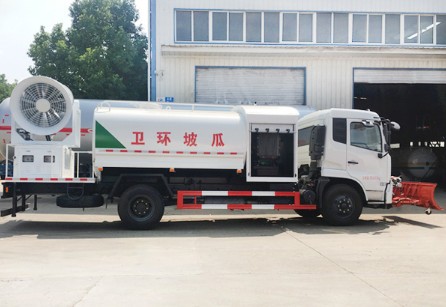 東風(fēng)天錦推鏟灑水車圖片