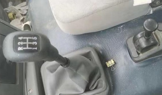 東風(fēng)12噸帶手續(xù)灑水車(chē) 東風(fēng)12噸帶手續(xù)灑水車(chē)