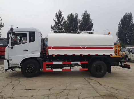 12噸灑水車包月多少錢一個月_國六12方東風(fēng)隨專D17綠化灑水車廠家價格3