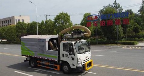 國六江鈴凱運(yùn)綜合養(yǎng)護(hù)綠籬修剪車圖片