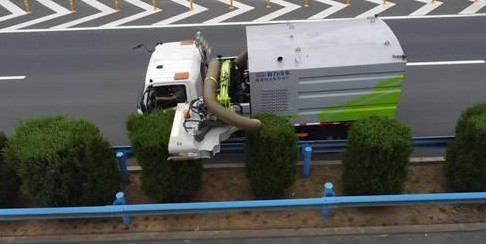 國六江鈴凱運(yùn)綜合養(yǎng)護(hù)綠籬修剪車圖片